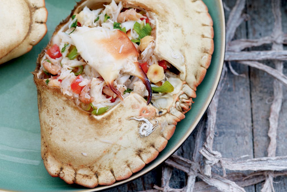 Crabs stuffed with tomato, basil and hazelnuts