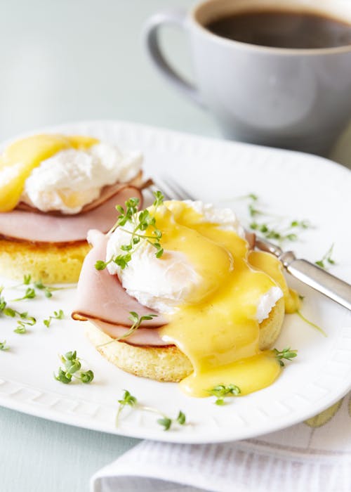 Keto eggs Benedict with mug bread