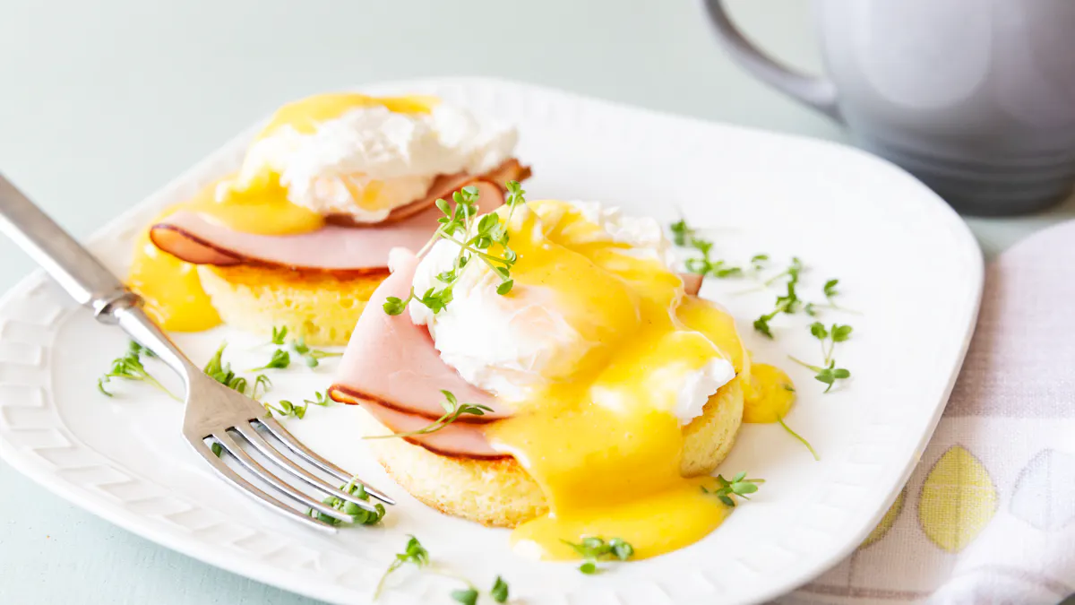 Keto eggs Benedict with mug bread