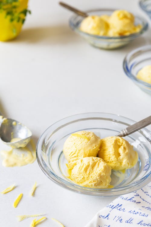 Keto lemon ice cream