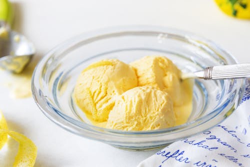 Keto lemon ice cream