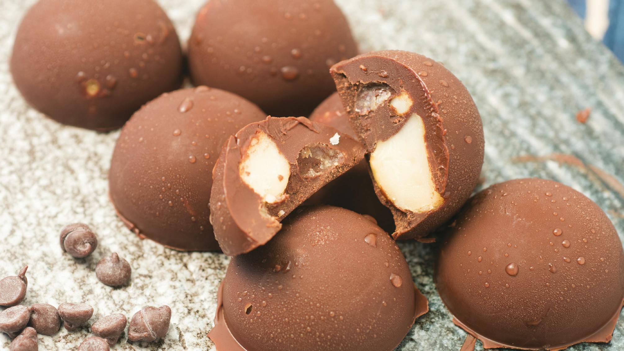 Keto Chocolate Macadamia Fat Bombs - Recipe - Diet Doctor.