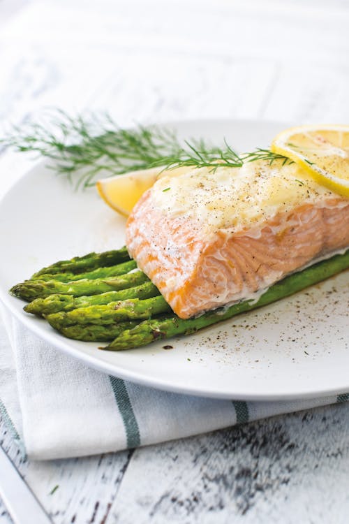 Parmesan-crusted salmon bake with asparagus