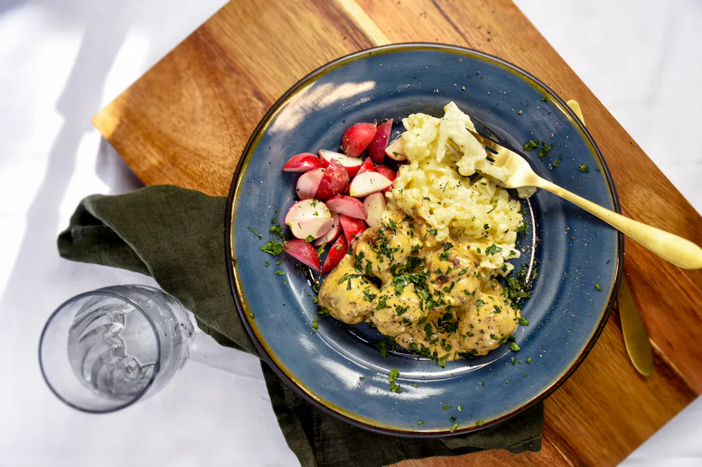 Keto "Swedish" meatballs in gravy