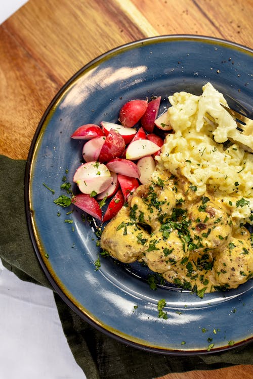 Keto "Swedish" meatballs in gravy