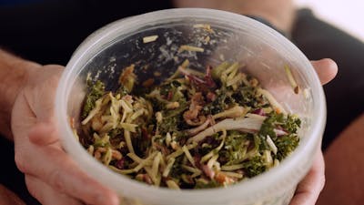铁人三项运动员克里斯·霍利是如何减掉200磅的