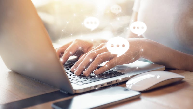 Live Chat Chatting on application Communication