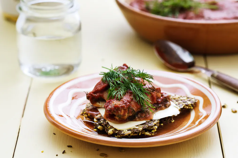 Dill and tomato herring