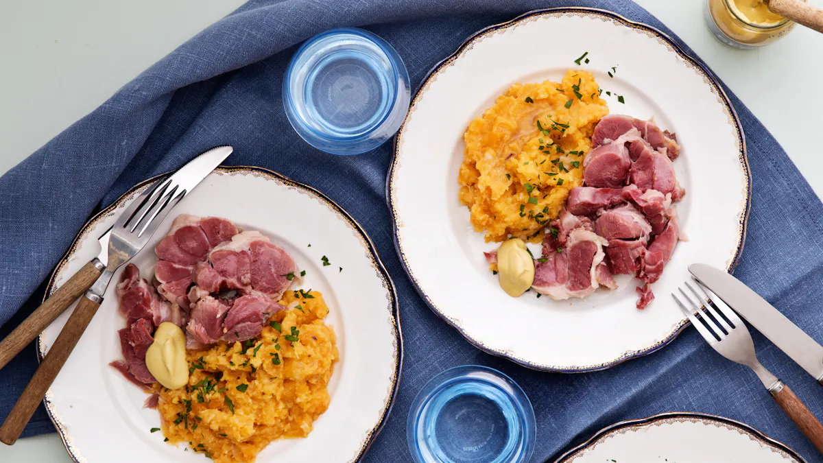 Ham hock with rutabaga-cauliflower mash