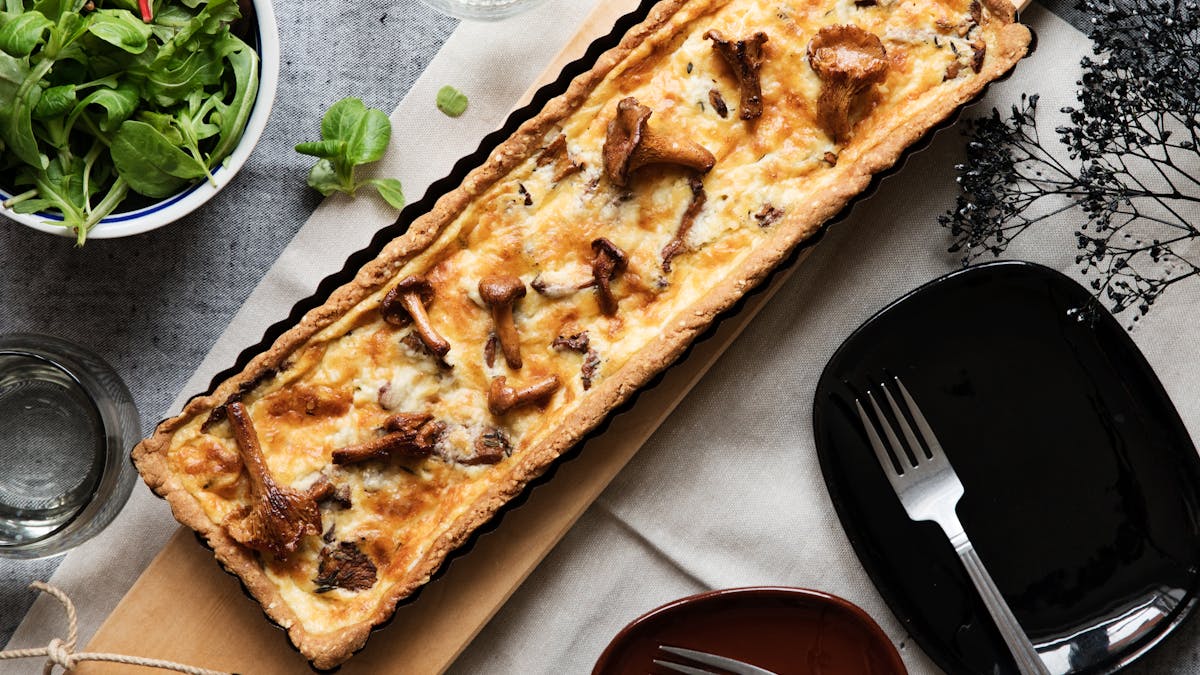 Keto cheese pie with chanterelle mushrooms