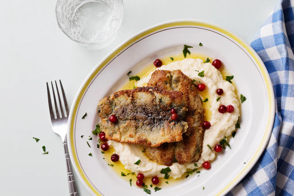 Keto fried herring with cauliflower mash