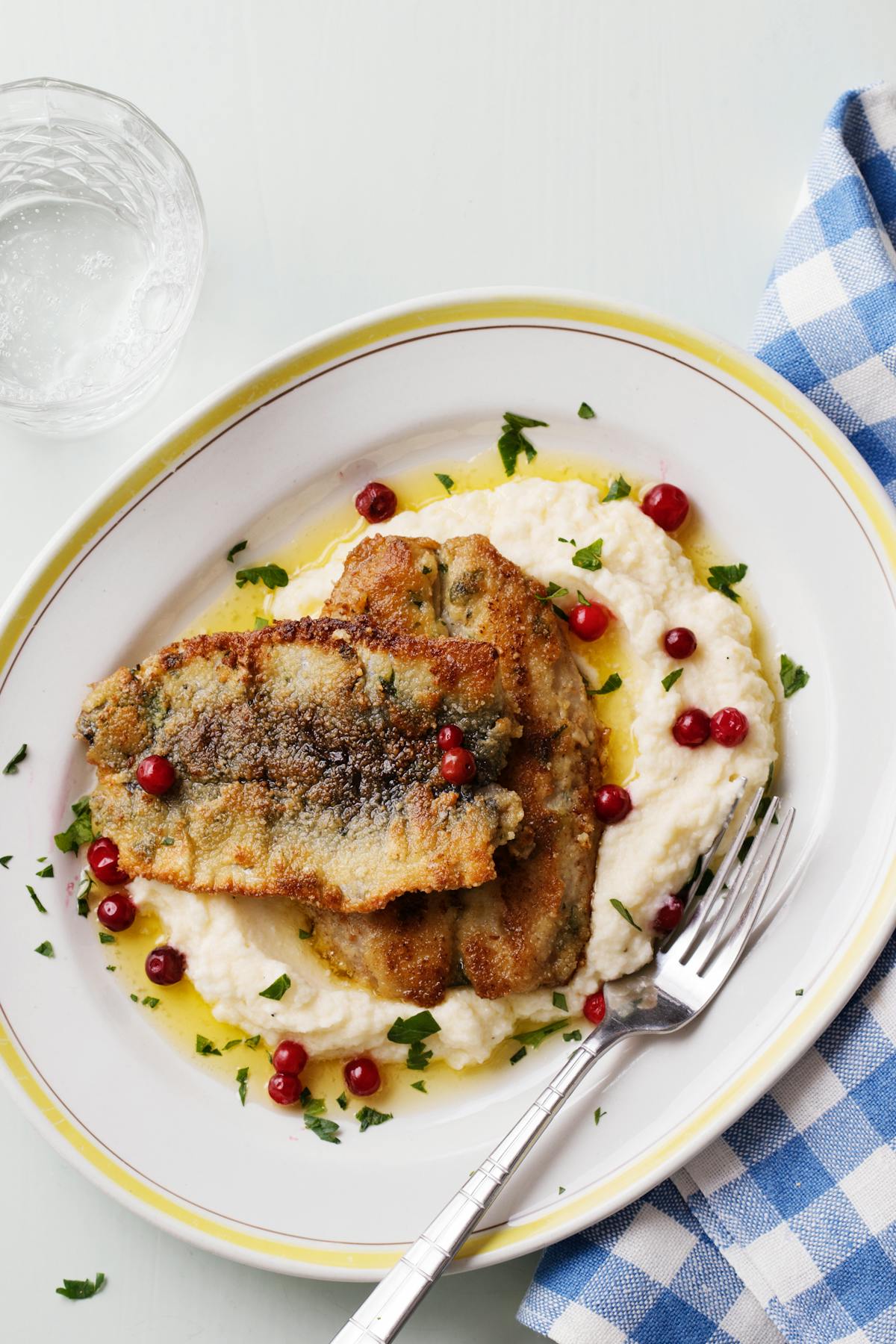 Keto fried herring with cauliflower mash