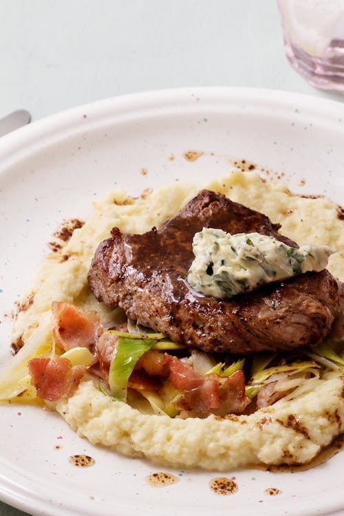 Keto beef with gravy and cabbage mash