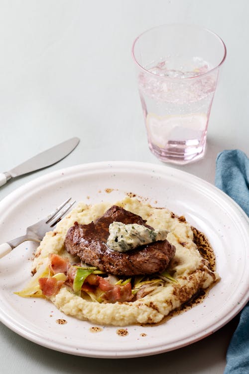 Keto beef with gravy and cabbage mash