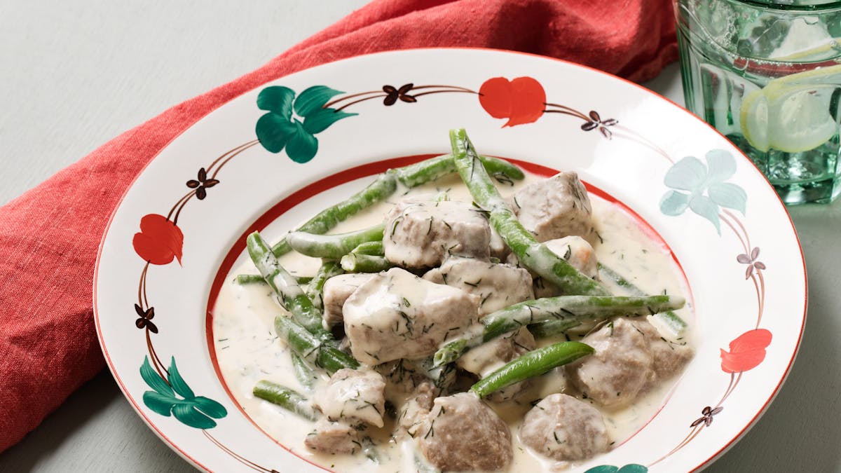Keto lamb stew with dill sauce and green beans
