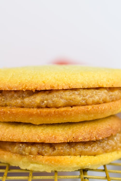 Keto Argentine cookie and caramel sandwiches (Alfajores)