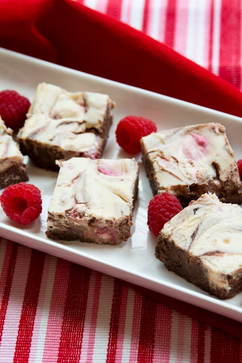 Low-carb raspberry cheesecake swirl brownies