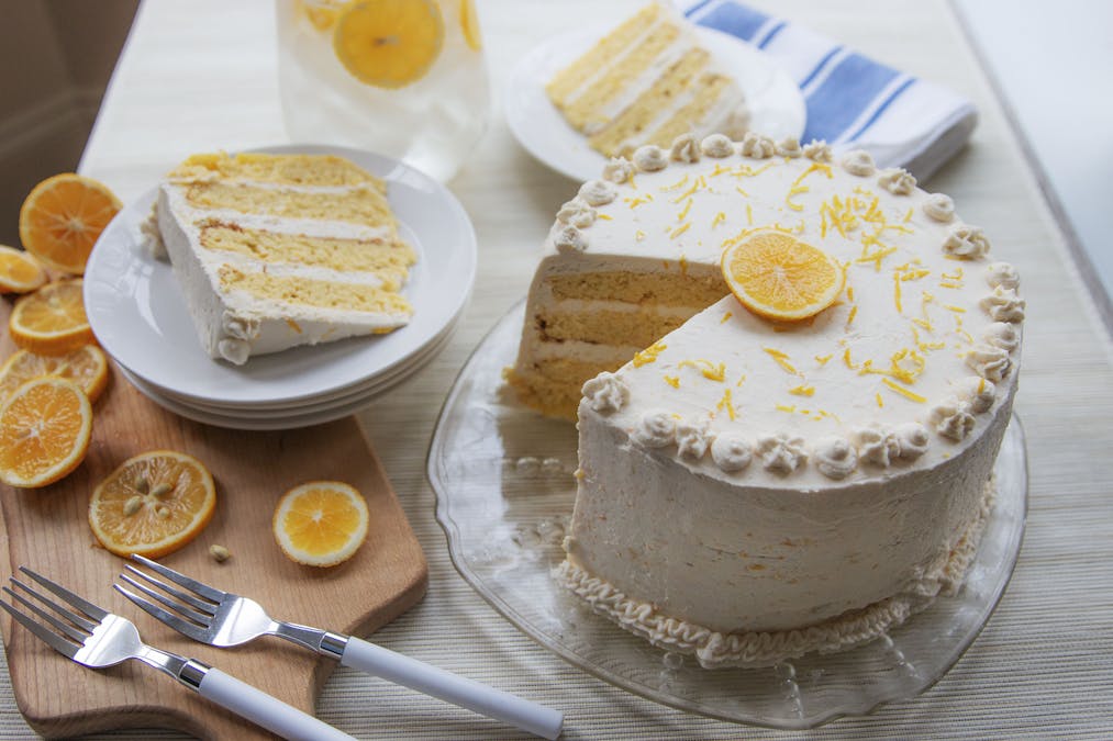 Keto lemon layer cake with lemon curd and mascarpone frosting