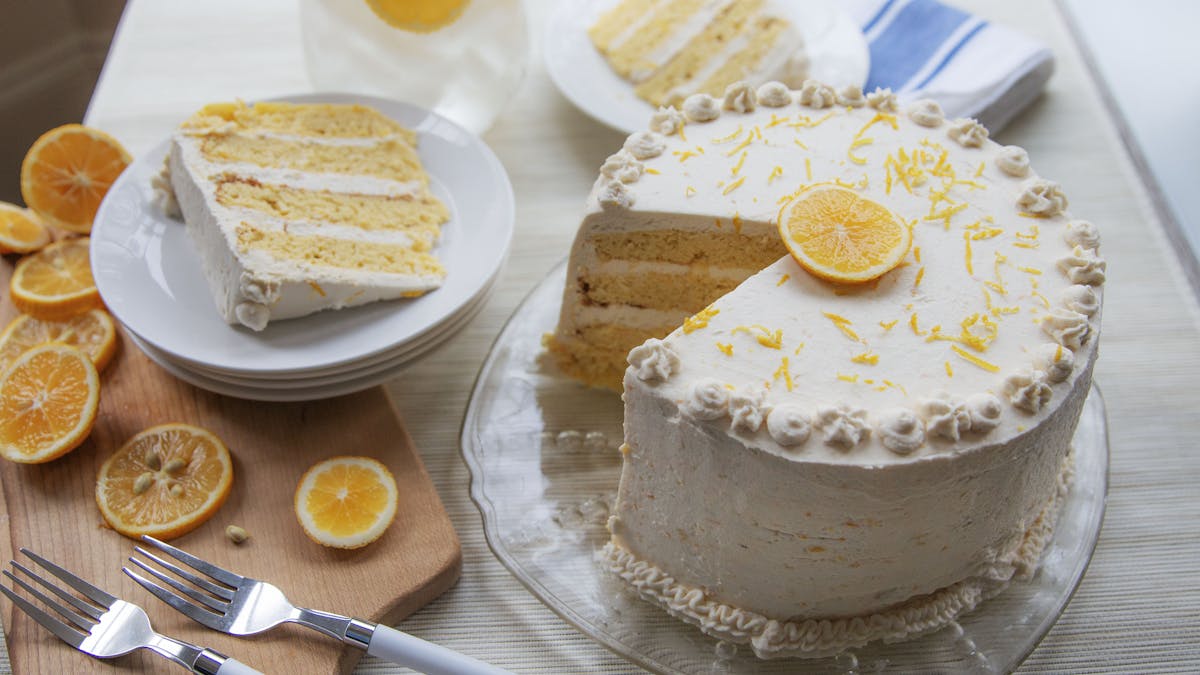 Keto lemon layer cake with lemon curd and mascarpone frosting