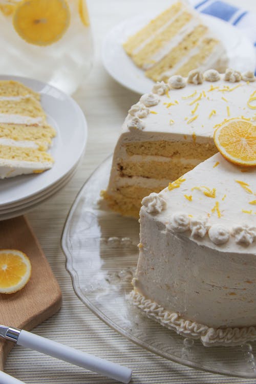 Keto lemon layer cake with lemon curd and mascarpone frosting