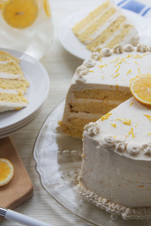 Keto lemon layer cake with lemon curd and mascarpone frosting