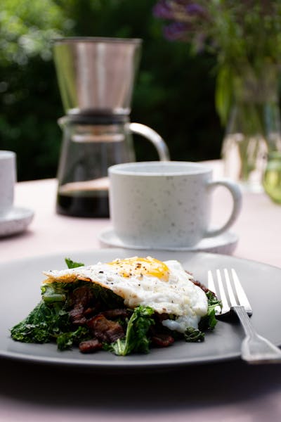 Crispy bacon & kale with fried eggs