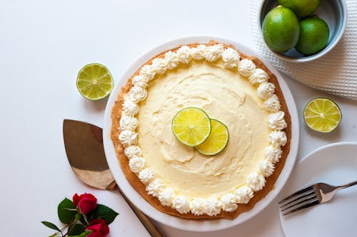 Low carb Key lime pie with meringue crust