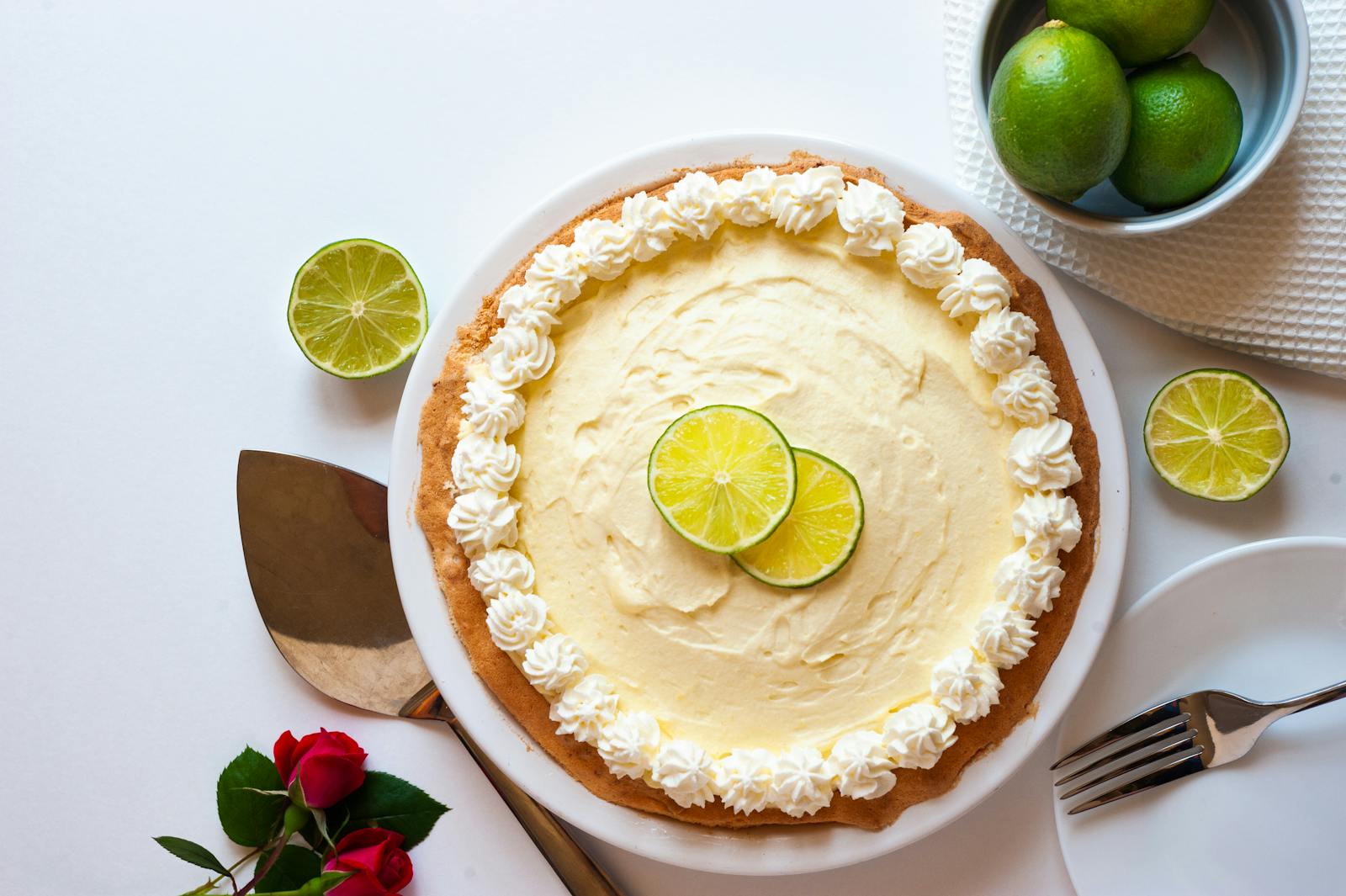 Low Carb Key Lime Pie with Meringue Crust - Diet Doctor.