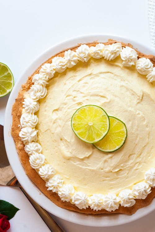 Low carb Key lime pie with meringue crust