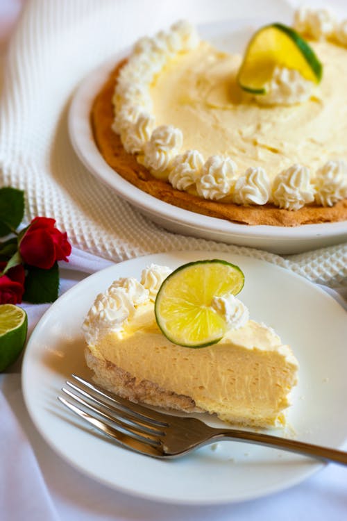 Low carb Key lime pie with meringue crust