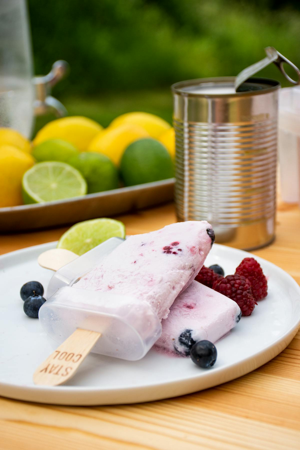 Low carb popsicles with lime and berries