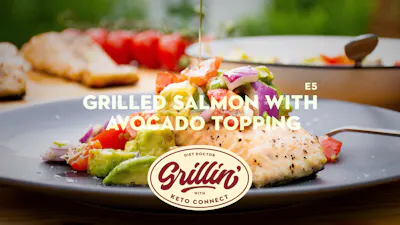 Grilled salmon with avocado topping