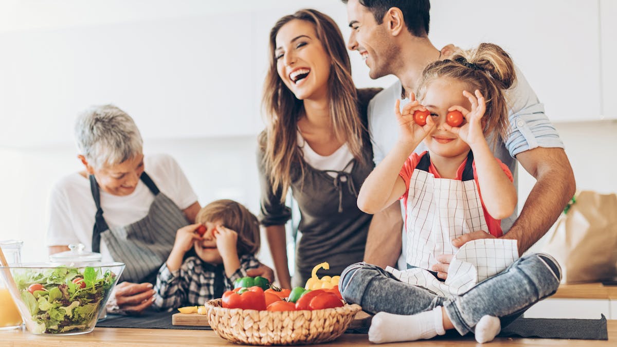 Low-carb and keto recipes for Mother's Day - Mother and daughter