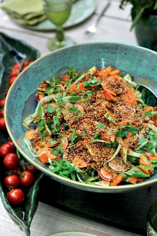 Avocado and radish salad with fennel and carrots