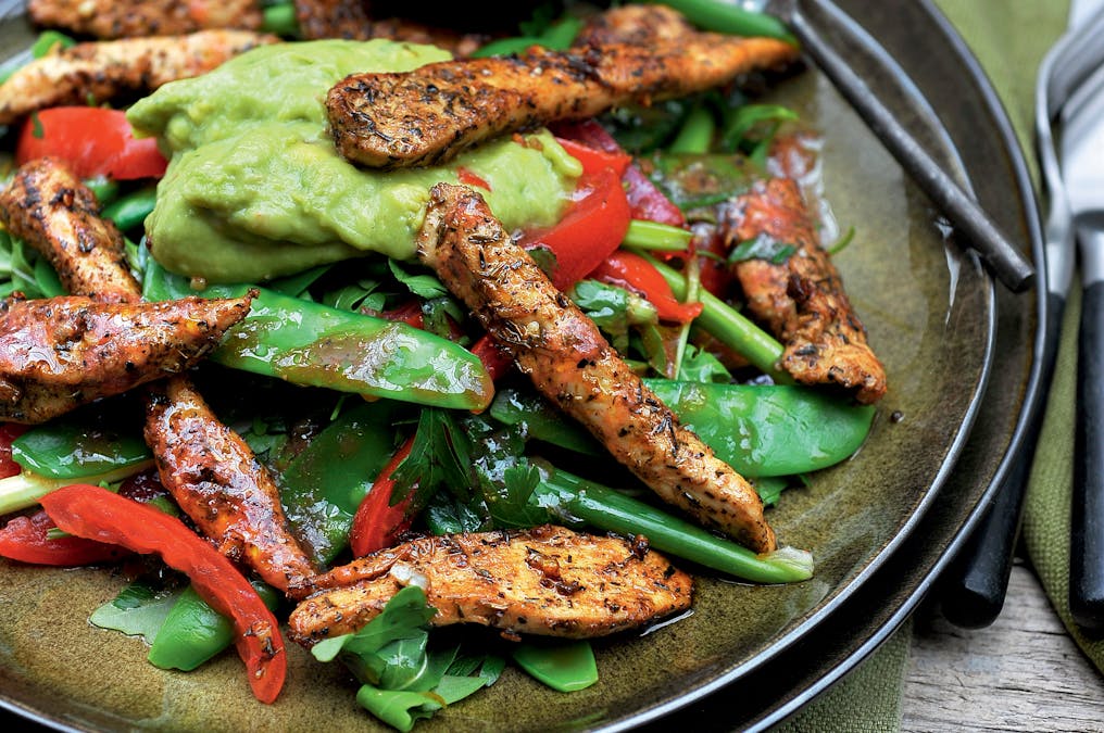 Cajun chicken salad with guacamole