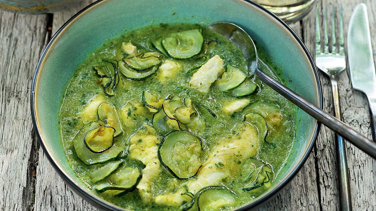 Chicken and zucchini curry soup