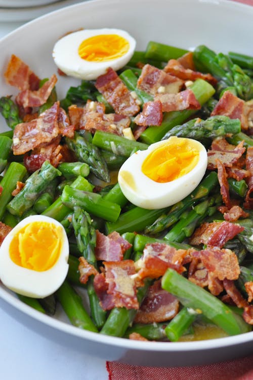 Asparagus, egg and bacon salad