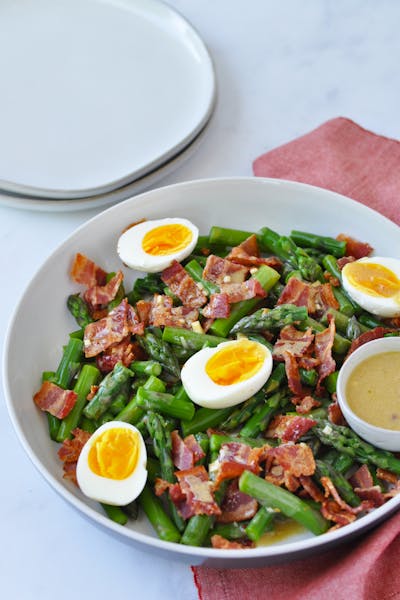 Asparagus, egg and bacon salad