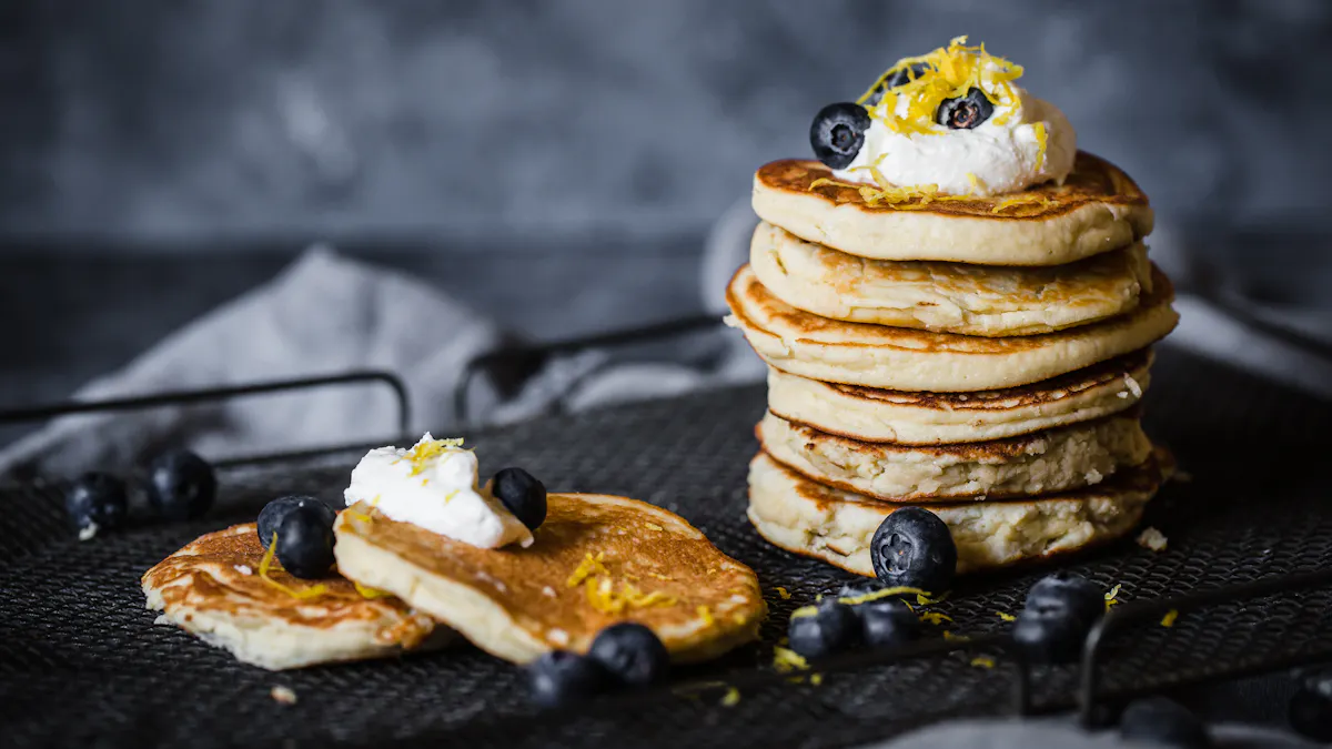 Low-carb ricotta and lemon pancakes