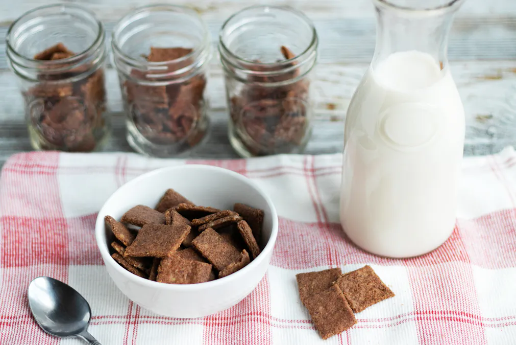 Keto breakfast cereal with almond milk