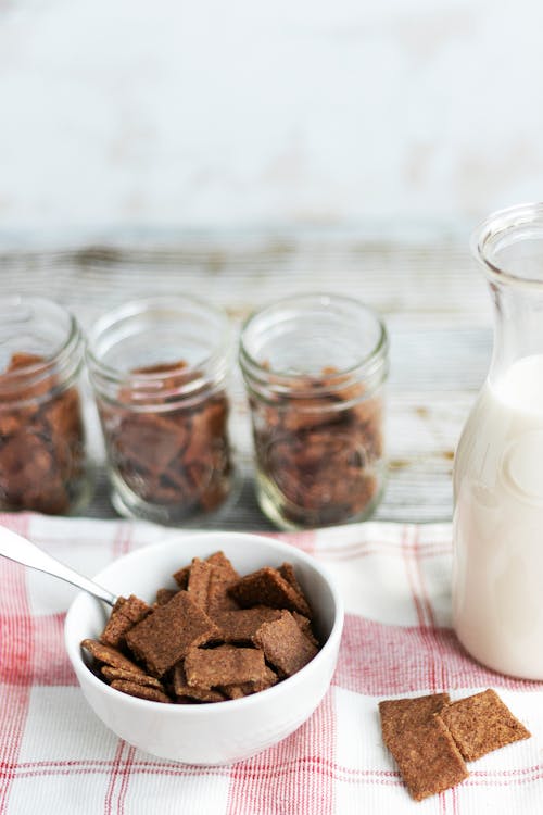 Keto breakfast cereal with almond milk