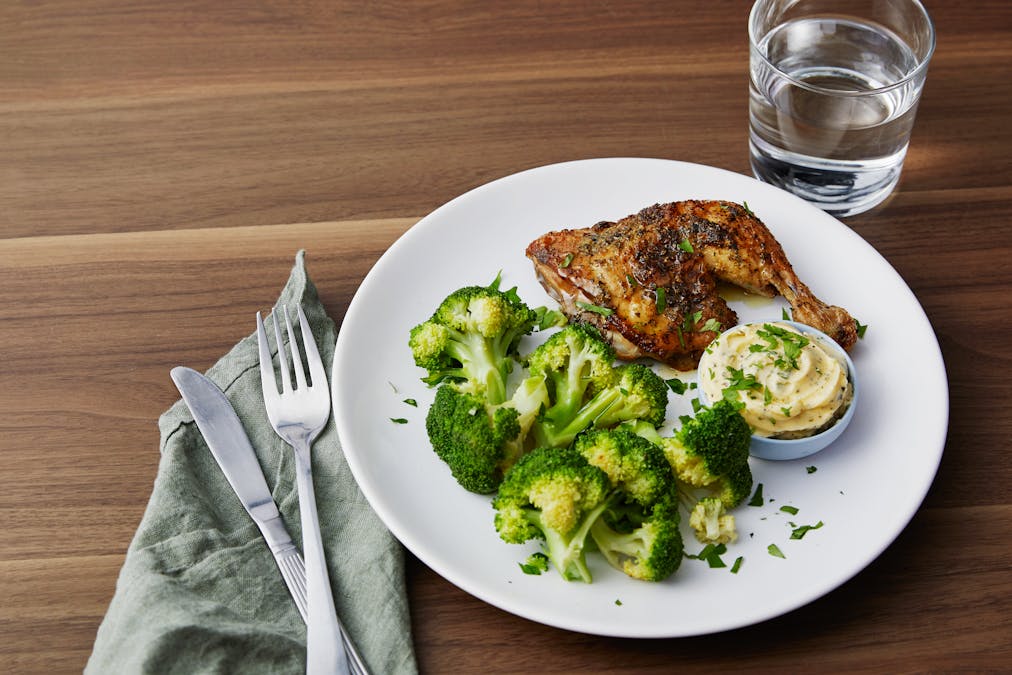 Keto roast chicken with broccoli and garlic