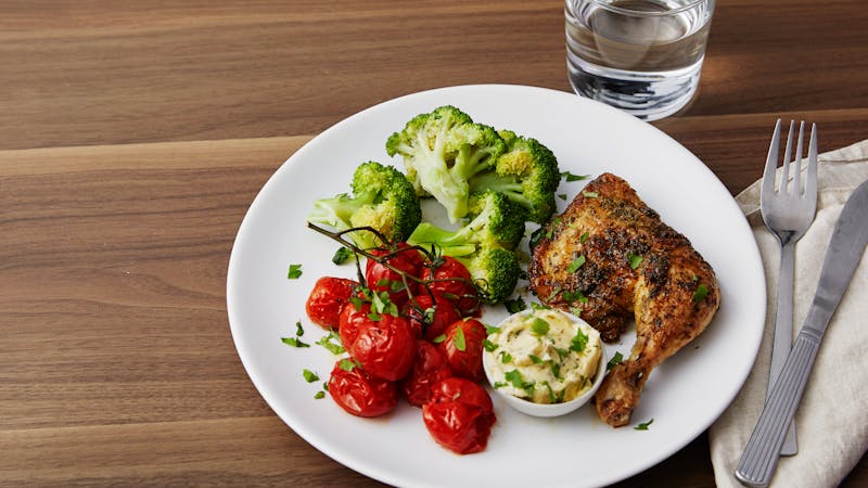 Moderate dinner chicken with veggies and garlic-butter