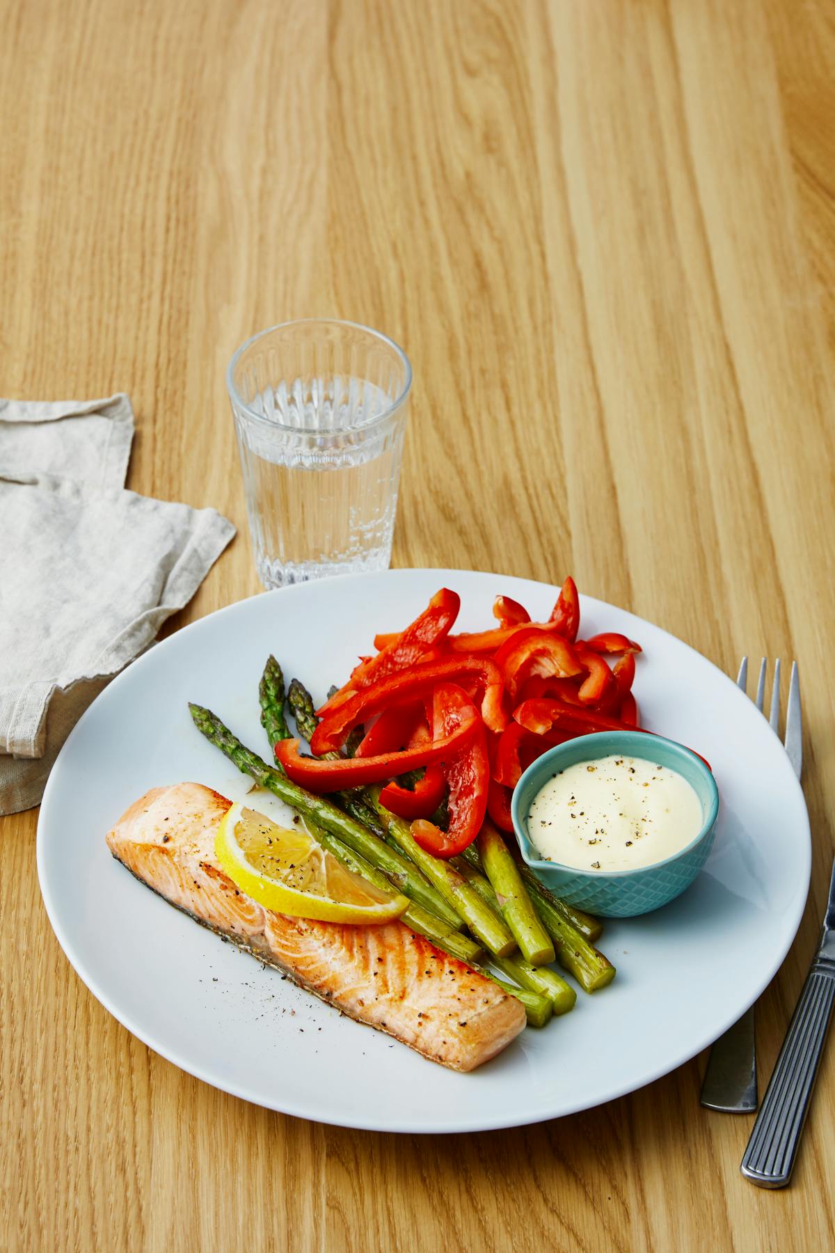 Seared salmon with veggies and 5-minute hollandaise