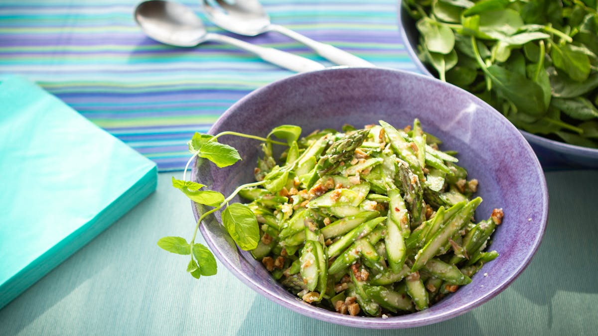 Low carb asparagus salad with walnuts