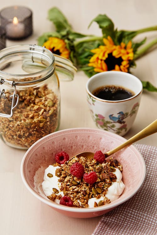 Low-carb granola with yogurt and raspberries