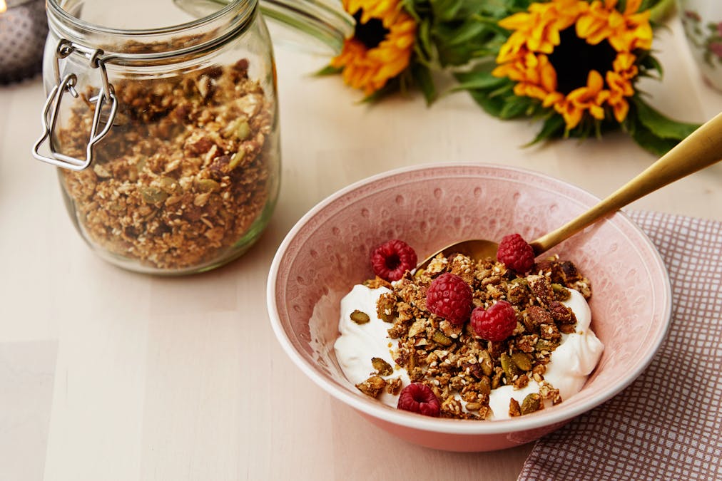 Low-carb granola with yogurt and raspberries