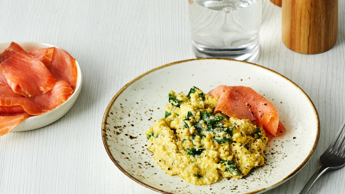 Scrambled eggs with spinach and smoked salmon