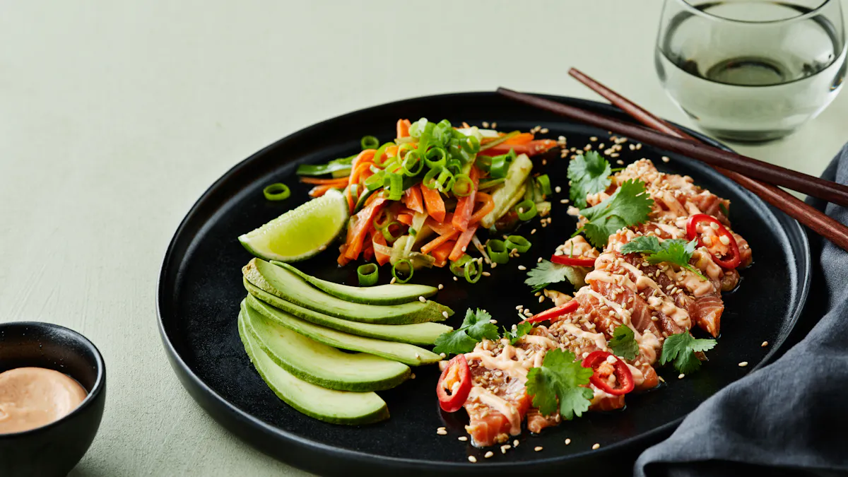 Low-carb sashimi salad with sriracha mayo