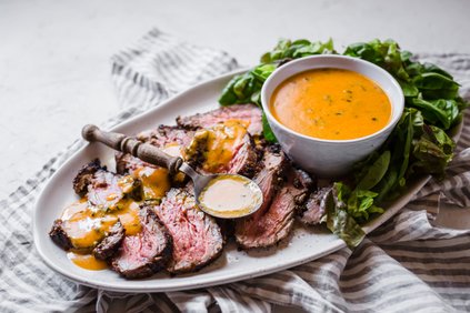 Pepper-crusted beef tenderloin with herbed steak sauce